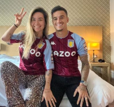 Aine Coutinho wearing an Aston Villa t-shirt shows that she always supports the decision of her husband Philippe Coutinho.